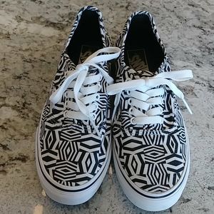 Women's Size 8 Vans Tennis Shoes
